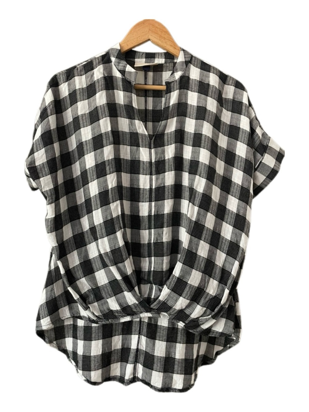 Universal Thread Black and White Plaid Short-Sleeve Twist-Front Top - S